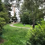 Quiet Apartment In Hip Neighbourhood